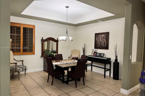 House in Miramar, Florida 5 bedrooms, 281.12 sq.m. № 2064356 - photo 5