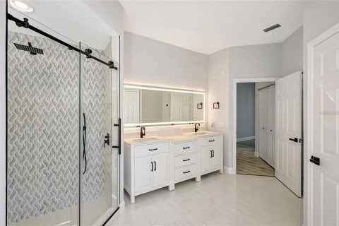 Casa en venta en Lakewood Ranch, Florida, 4 dormitorios, 215.25 m2 № 1853544 - foto 18