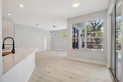 Casa en venta en Lakewood Ranch, Florida, 4 dormitorios, 215.25 m2 № 1853544 - foto 12