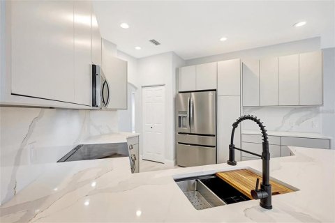 Casa en venta en Lakewood Ranch, Florida, 4 dormitorios, 215.25 m2 № 1853544 - foto 11