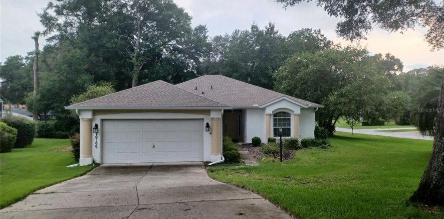 House in Dunnellon, Florida 3 bedrooms, 163.42 sq.m. № 2321431