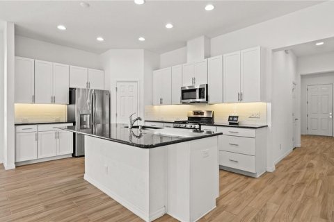 House in Kissimmee, Florida 4 bedrooms, 210.05 sq.m. № 2223716 - photo 8