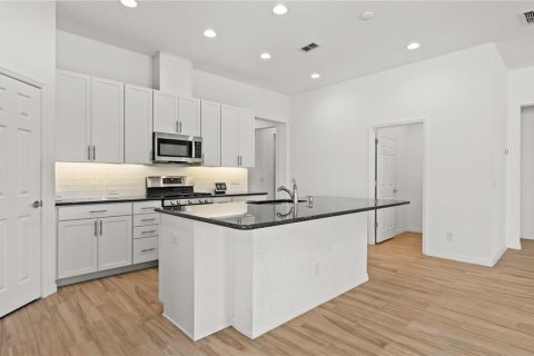 House in Kissimmee, Florida 4 bedrooms, 210.05 sq.m. № 2223716 - photo 9