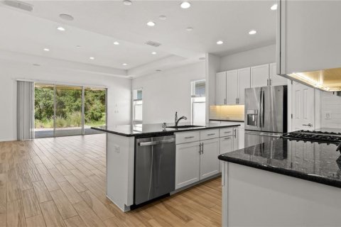 House in Kissimmee, Florida 4 bedrooms, 210.05 sq.m. № 2223716 - photo 11