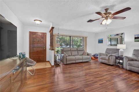 Villa ou maison à vendre à Eustis, Floride: 3 chambres, 130.16 m2 № 2413444 - photo 4