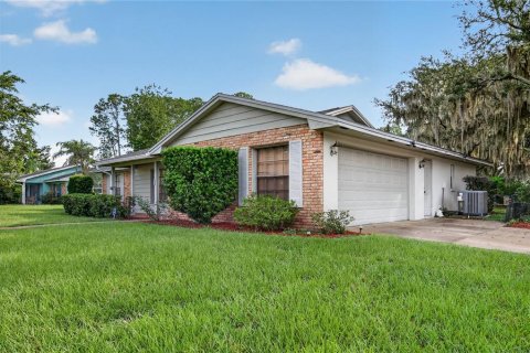 Villa ou maison à vendre à Eustis, Floride: 3 chambres, 130.16 m2 № 2413444 - photo 25