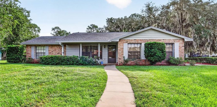 Villa ou maison à Eustis, Floride 3 chambres, 130.16 m2 № 2413444