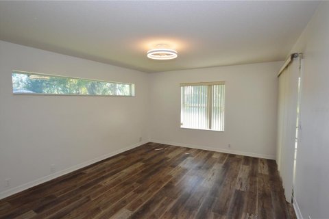 House in Palm Coast, Florida 4 bedrooms, 192.96 sq.m. № 2429295 - photo 2