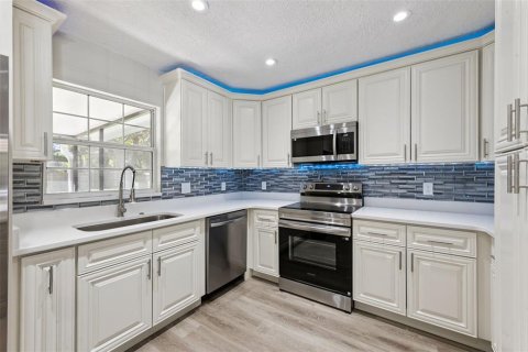 House in Longwood, Florida 3 bedrooms, 102.84 sq.m. № 2430590 - photo 8