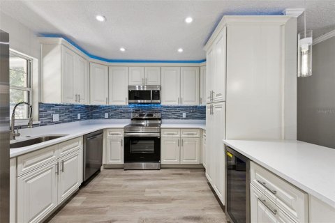 House in Longwood, Florida 3 bedrooms, 102.84 sq.m. № 2430590 - photo 10