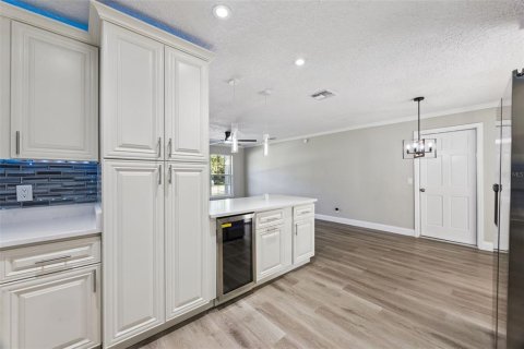 House in Longwood, Florida 3 bedrooms, 102.84 sq.m. № 2430590 - photo 13