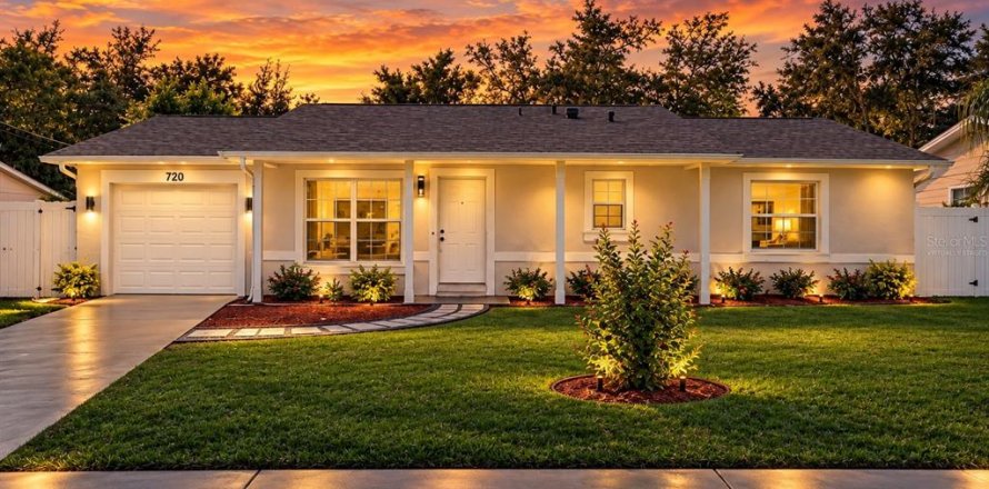 House in Longwood, Florida 3 bedrooms, 102.84 sq.m. № 2430590