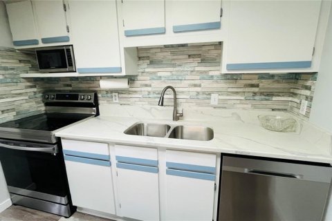 Condo in Port Charlotte, Florida, 2 bedrooms  № 2396253 - photo 3