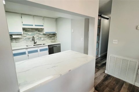 Condo in Port Charlotte, Florida, 2 bedrooms  № 2396253 - photo 11