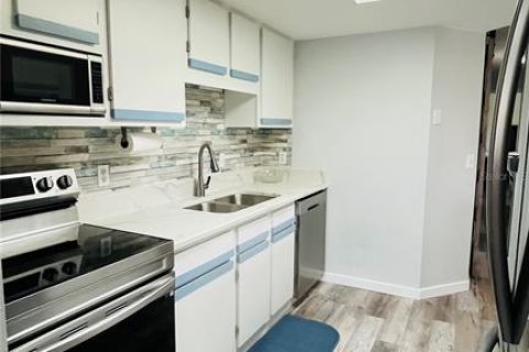 Condo in Port Charlotte, Florida, 2 bedrooms  № 2396253 - photo 12