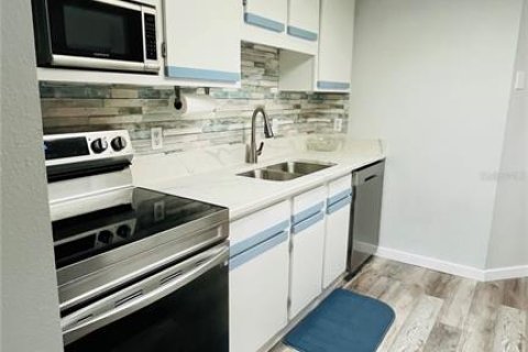 Condo in Port Charlotte, Florida, 2 bedrooms  № 2396253 - photo 16