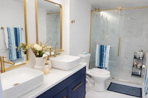Купить кондоминиум в Майами, Флорида 2 спальни, 113.53м2, № 2044929 - фото 11