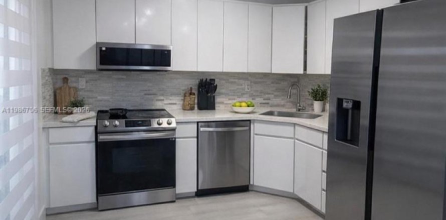 Кондоминиум с 2 спальнями в Майами, Флорида № 2044929