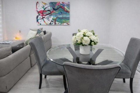 Купить кондоминиум в Майами, Флорида 2 спальни, 113.53м2, № 2044929 - фото 2