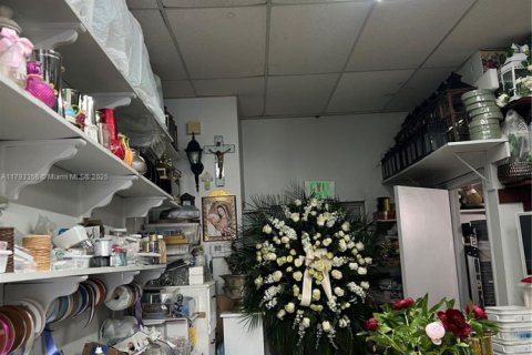 Propiedad comercial en venta en Miami, Florida № 1725877 - foto 4