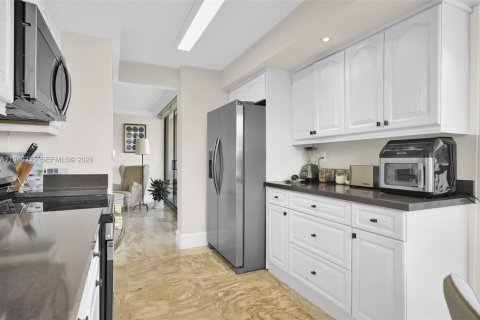 Copropriété à louer à Miami, Floride: 2 chambres, 133.78 m2 № 1998158 - photo 6