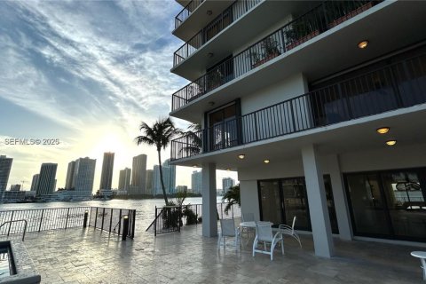 Copropriété à louer à Miami, Floride: 2 chambres, 133.78 m2 № 1998158 - photo 21