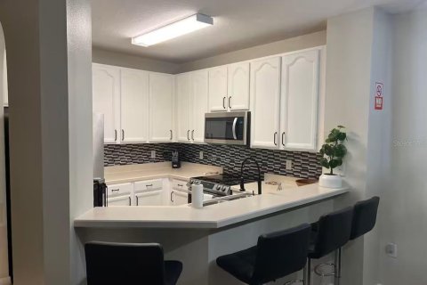 Townhouse in Davenport, Florida 2 bedrooms, 121.98 sq.m. № 2207502 - photo 2