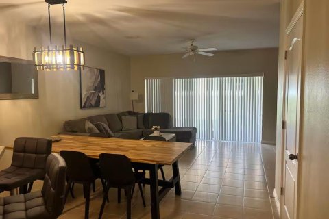 Townhouse in Davenport, Florida 2 bedrooms, 121.98 sq.m. № 2207502 - photo 4