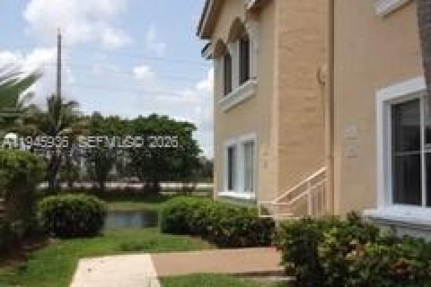 Copropriété à louer à Doral, Floride: 3 chambres, 104.05 m2 № 2002171 - photo 3