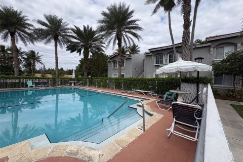 Condo in Doral, Florida, 3 bedrooms  № 2002171 - photo 16