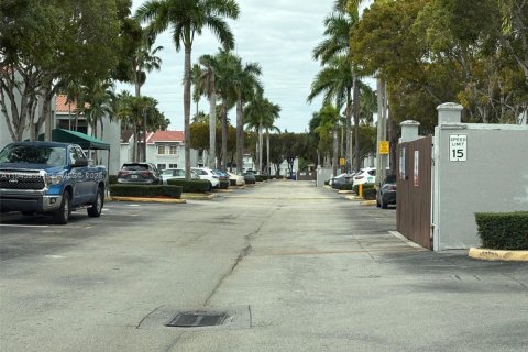 Condominio en alquiler en Doral, Florida, 3 dormitorios, 104.05 m2 № 2002171 - foto 21