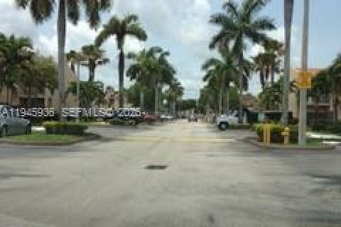 Copropriété à louer à Doral, Floride: 3 chambres, 104.05 m2 № 2002171 - photo 4