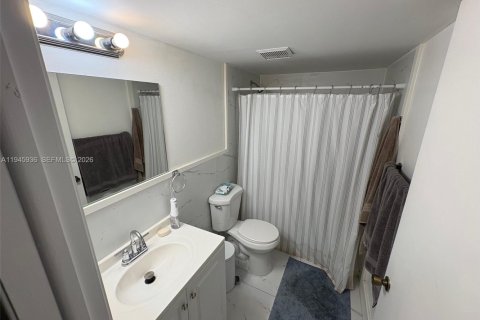Condo in Doral, Florida, 3 bedrooms  № 2002171 - photo 13