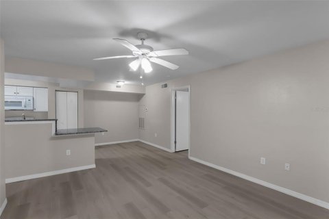 Condo in Kissimmee, Florida, 2 bedrooms  № 2197454 - photo 6