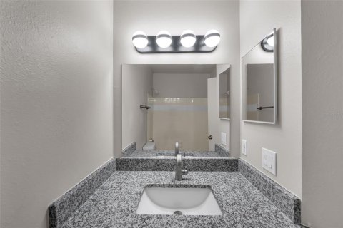 Condo in Kissimmee, Florida, 2 bedrooms  № 2197454 - photo 21