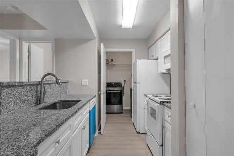 Condo in Kissimmee, Florida, 2 bedrooms  № 2197454 - photo 8