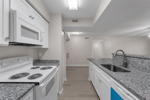 Condo in Kissimmee, Florida, 2 bedrooms  № 2197454 - photo 10