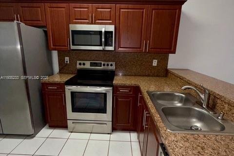 Снять в аренду таунхаус в Майами, Флорида 2 спальни, 104.42м2, № 1993393 - фото 7