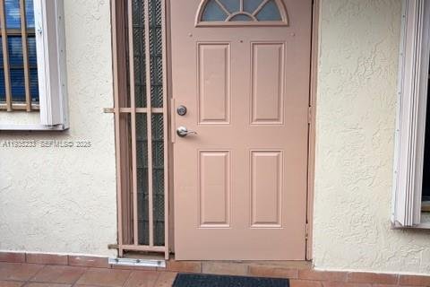 Снять в аренду таунхаус в Майами, Флорида 2 спальни, 104.42м2, № 1993393 - фото 3