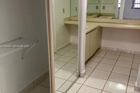 Снять в аренду таунхаус в Майами, Флорида 2 спальни, 104.42м2, № 1993393 - фото 13