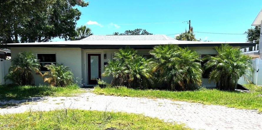 House in Saint Petersburg, Florida 4 bedrooms, 189.61 sq.m. № 1801276