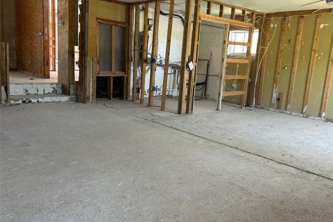 House in Saint Petersburg, Florida 4 bedrooms, 189.61 sq.m. № 1801276 - photo 3