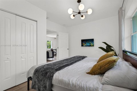 Casa en venta en Miami, Florida, 6 dormitorios, 187.57 m2 № 2000361 - foto 17