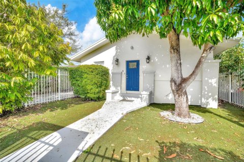 Casa en venta en Miami, Florida, 6 dormitorios, 187.57 m2 № 2000361 - foto 3