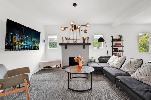 Casa en venta en Miami, Florida, 6 dormitorios, 187.57 m2 № 2000361 - foto 6