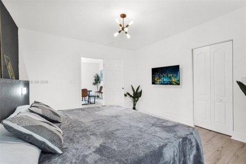 Casa en venta en Miami, Florida, 6 dormitorios, 187.57 m2 № 2000361 - foto 24