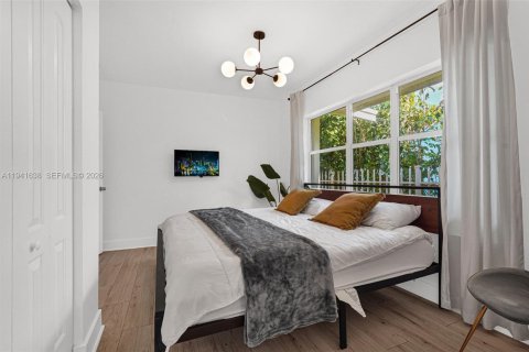 Casa en venta en Miami, Florida, 6 dormitorios, 187.57 m2 № 2000361 - foto 18