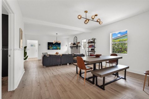 Casa en venta en Miami, Florida, 6 dormitorios, 187.57 m2 № 2000361 - foto 25