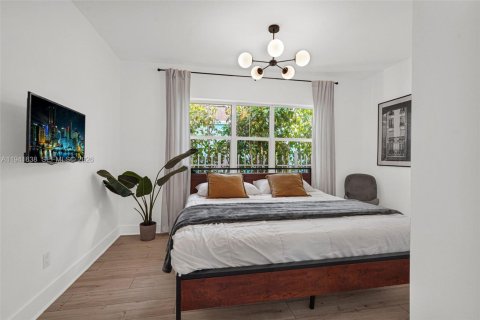 Casa en venta en Miami, Florida, 6 dormitorios, 187.57 m2 № 2000361 - foto 13