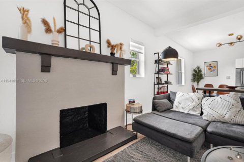 Casa en venta en Miami, Florida, 6 dormitorios, 187.57 m2 № 2000361 - foto 11